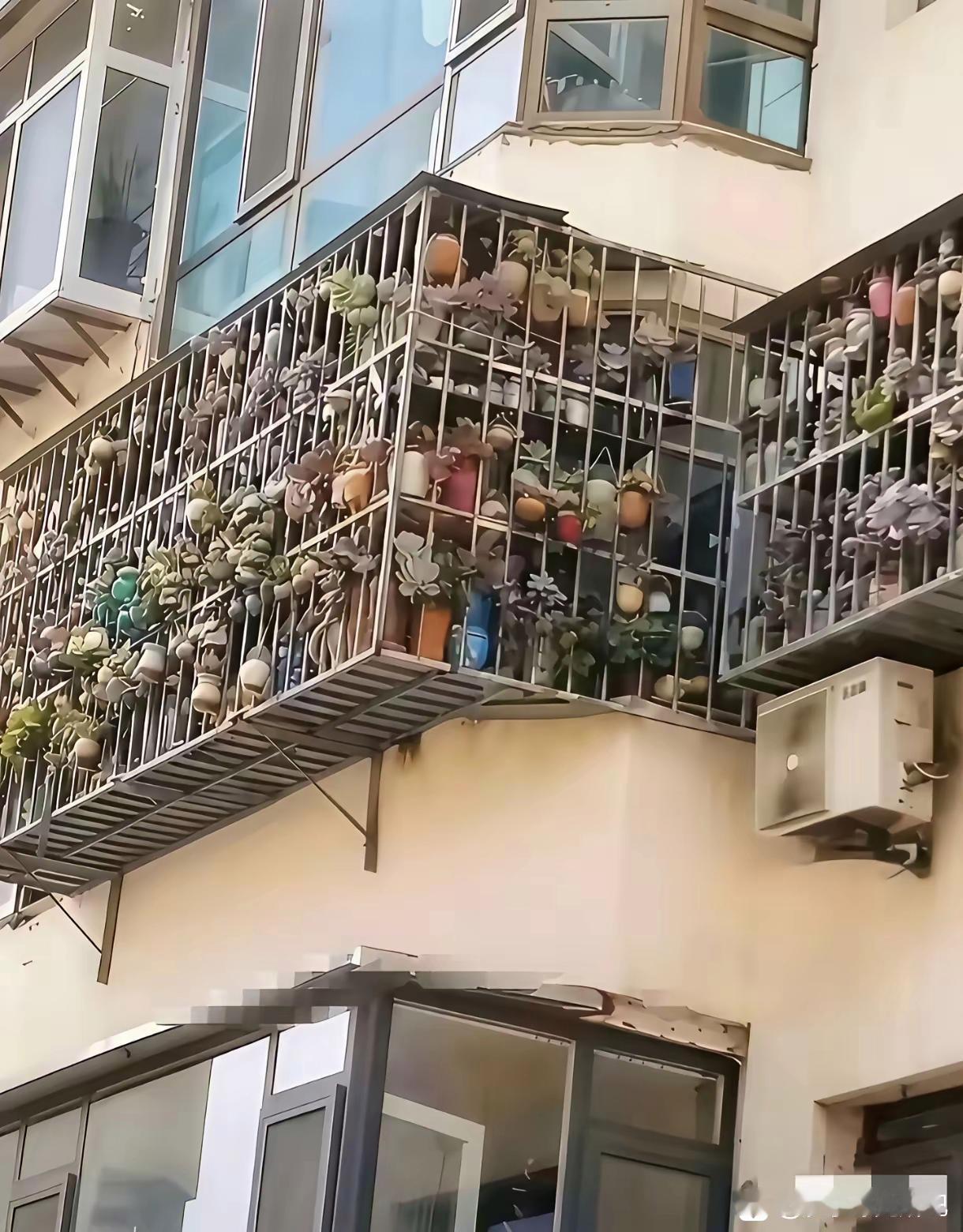 这样住楼下邻居需要注意什么？我感觉好危险啊，特别打台风的时候，要不要去投诉他家呀