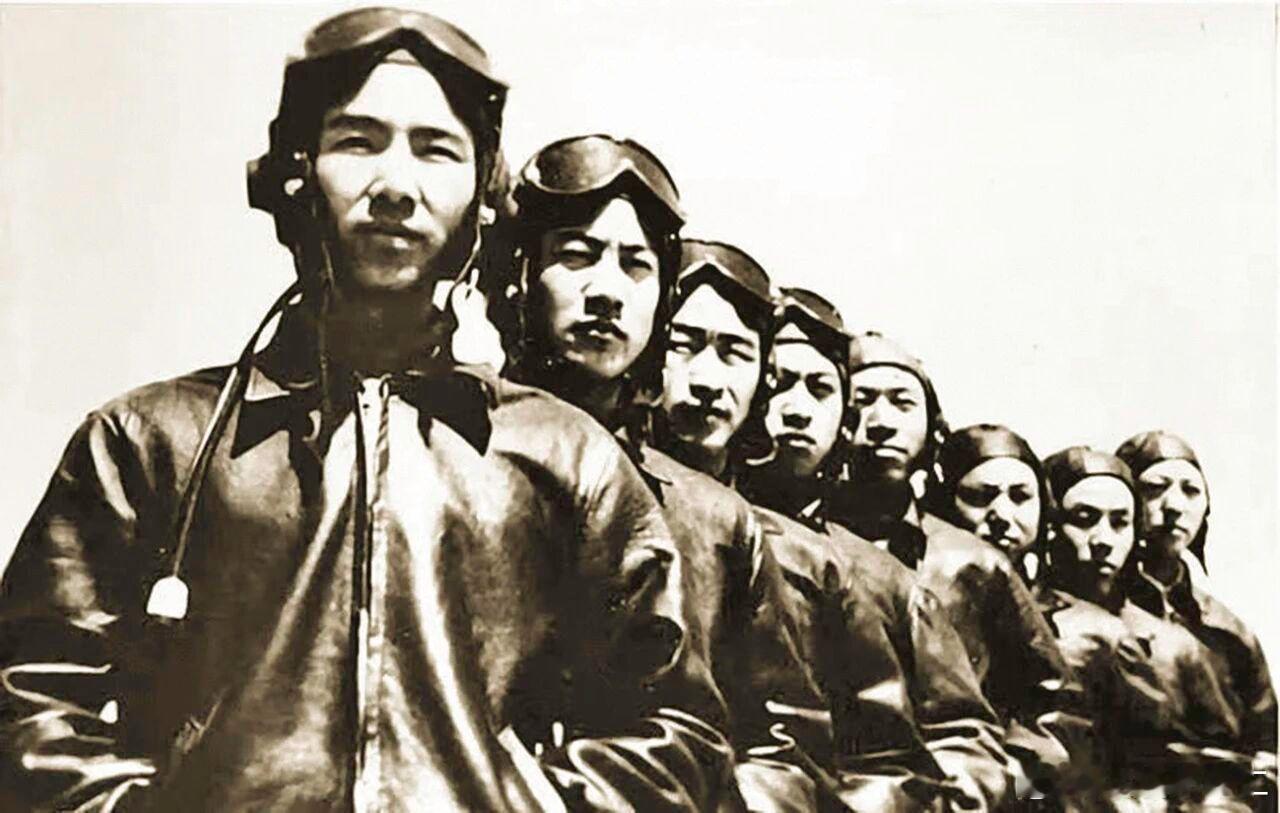 116位空军飞行员热血洒向蓝天，年龄最大的29岁，年龄最小的只有19岁……江山不