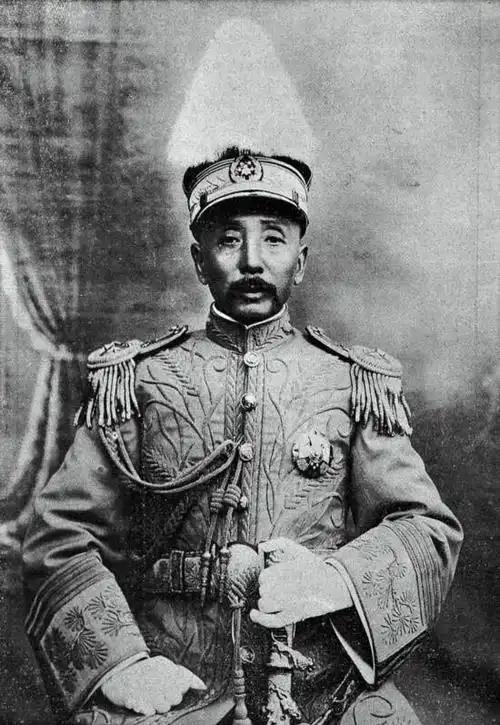 人们常问，为什么民国时期突然出现众多军阀，陷入混战。若想理解这一现象，需要从