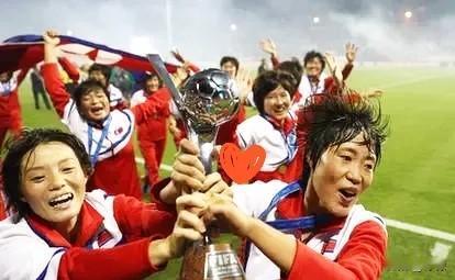 朝鲜女足真是太了不起了！作为一支训练条件简陋、队员待遇不高的队伍，她们竟然以1