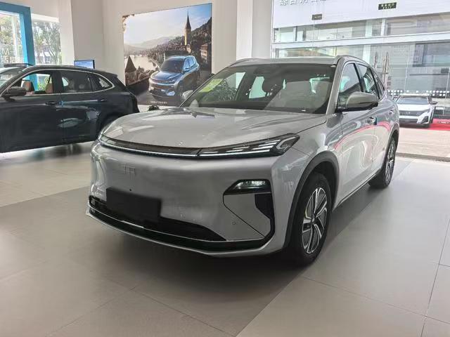 吉利银河星舰7EV实车到店，前脸微调，续航最高605km吉利银河星舰7EV