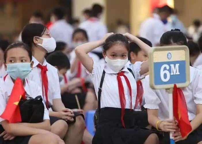 越南这胃口可真吓人！越南眼下这套国民教育体系，从小学、中学一路到大学，在历史课上