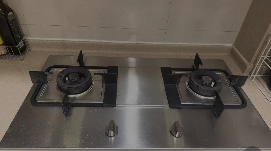 烧了八年的灶台，一直坚持用肥皂水趁热擦，从来没积过厚油污✨每次做完饭灶台还热乎