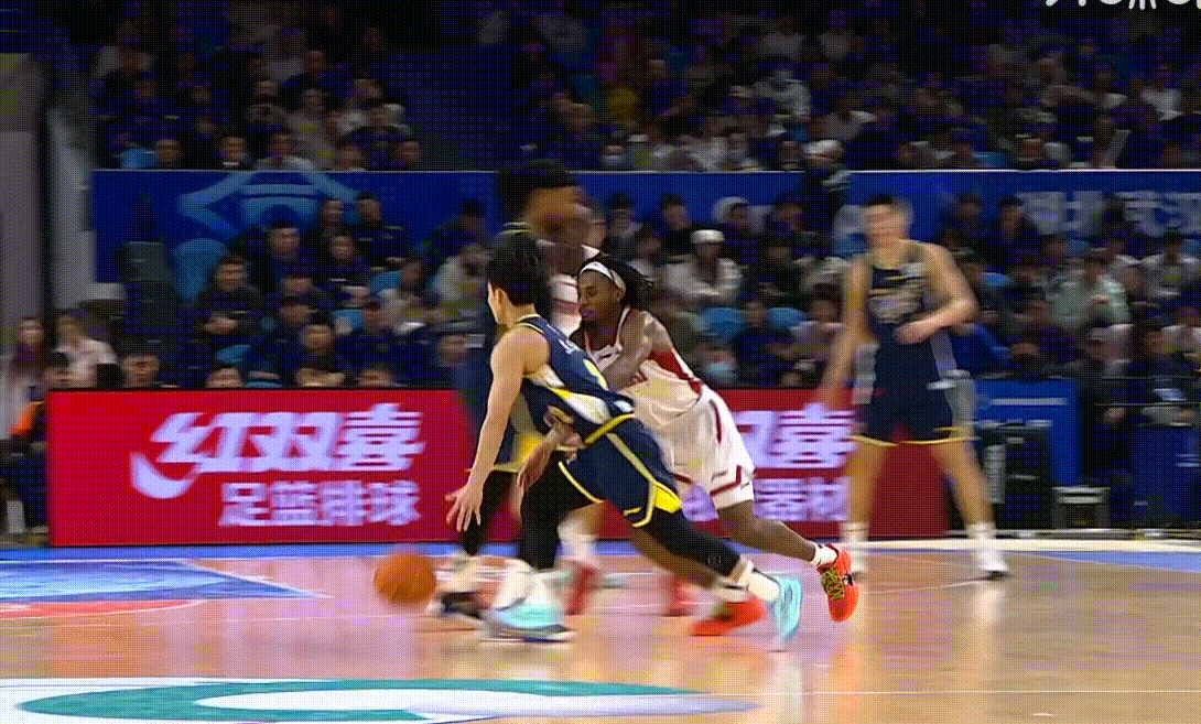 徐杰得分不声不响上20了依然是最稳定的点就是第三节末这老寒腿阵容让人害怕啊，不过