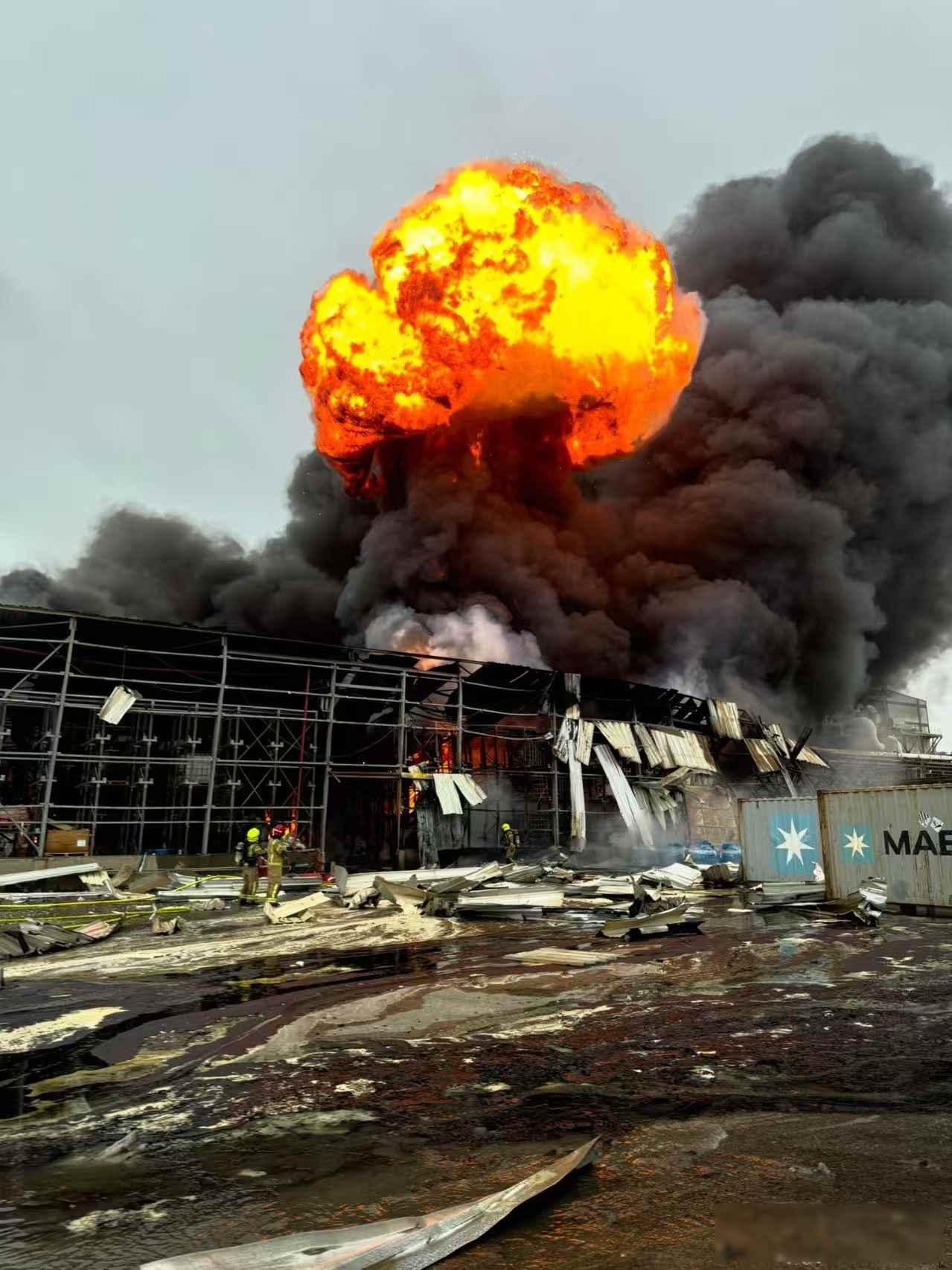 导弹工厂被炸，真假弹头齐飞，化工厂遭殃了三月初，美军几百名特种兵悄悄进入阿联