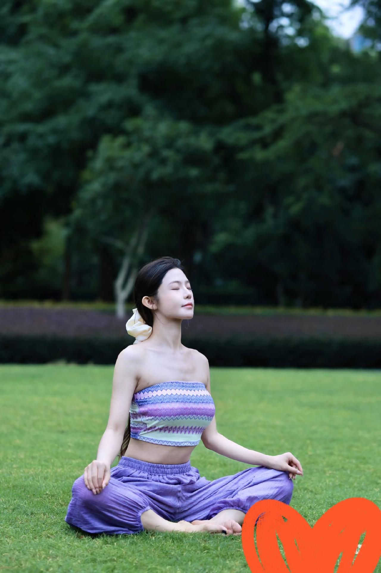 我的兴趣爱好就是瑜伽，一天不练习瑜伽就浑身难受不得劲！[呲牙笑][呲牙笑][呲牙笑][