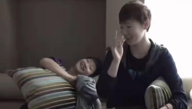 孙颖莎、王曼昱的三种关系一、看球人的口中让我们为王曼昱加油，主持人话音未落，