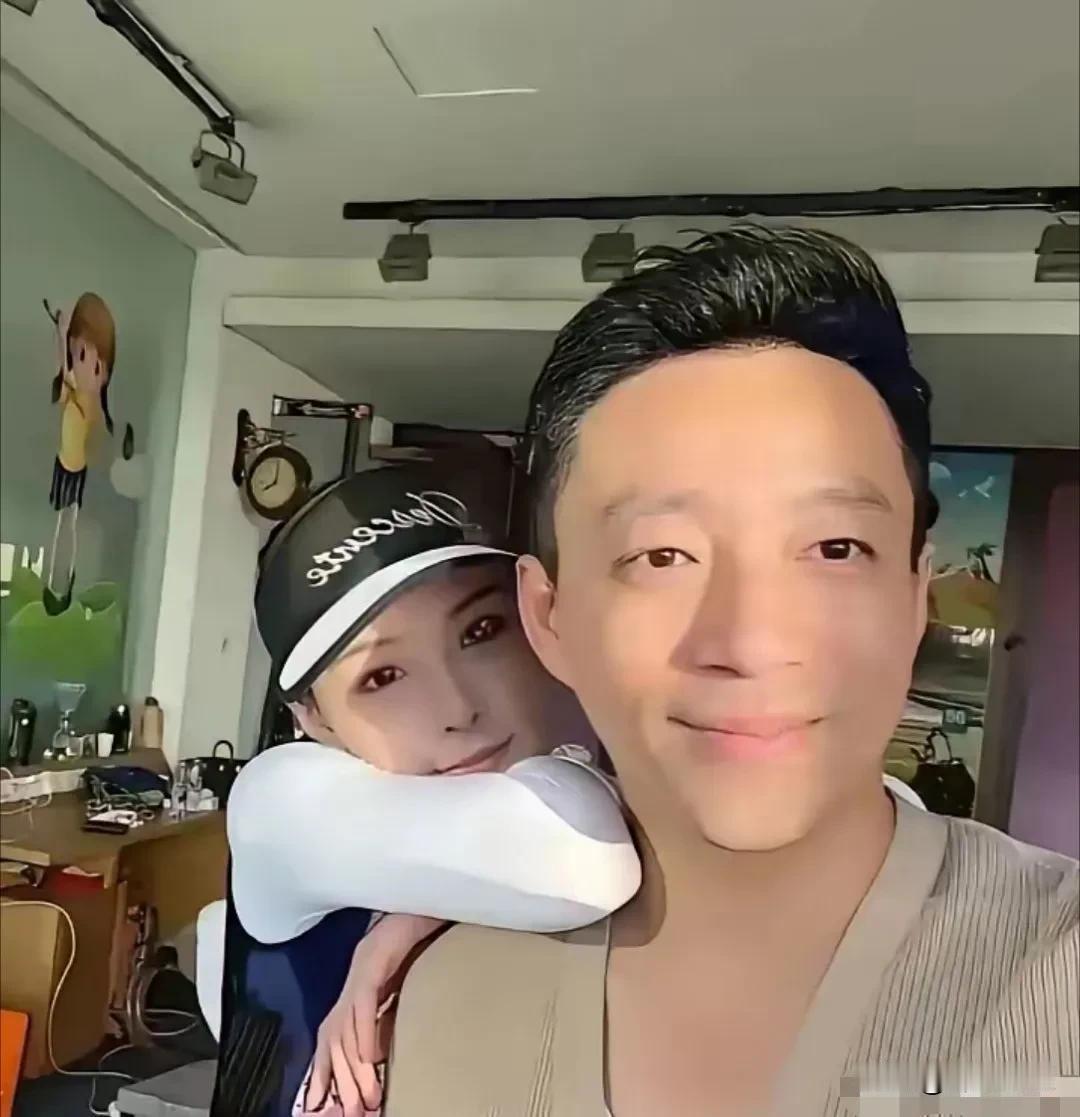 汪小菲最想干的一件事就是销毁这张他和张颖颖的合照吧？汪小菲做梦也没想到曾经的恋人