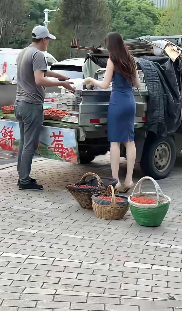 卖樱桃的有什么好看的呢？