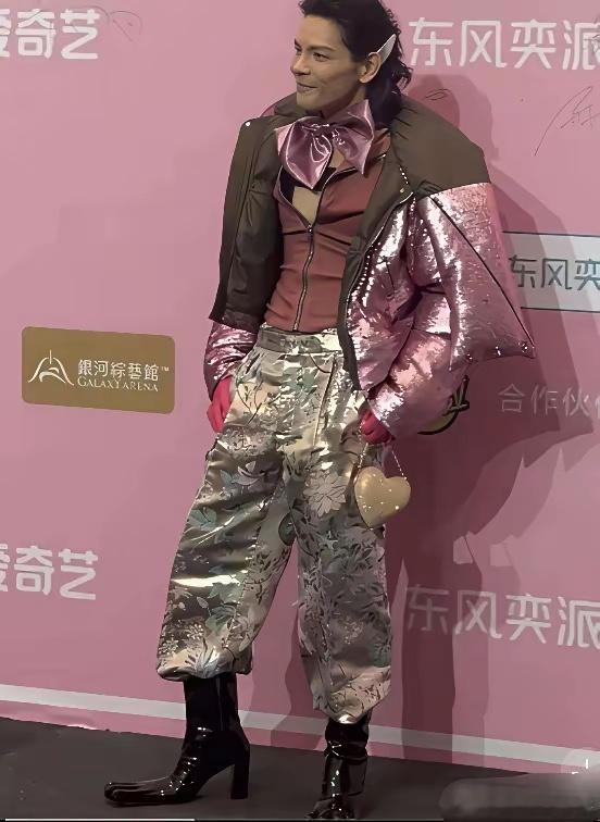 向左你的衣服我忍了，但是这鞋真的忍不住啊！