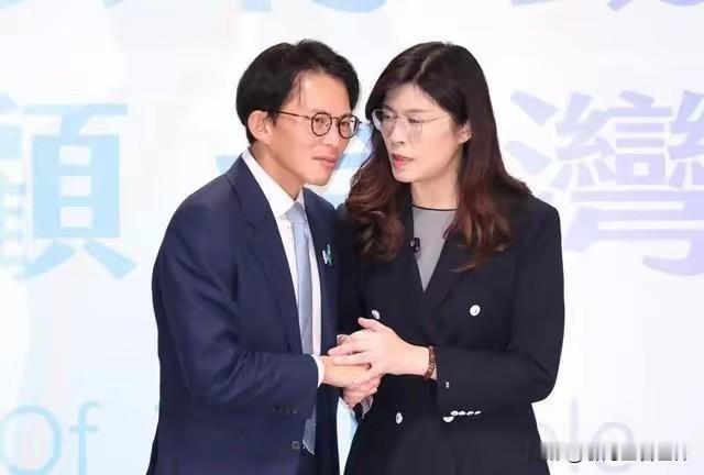 竹北蓝白不合最大的受害者是谁呢？聊湾区看世界评点如下：第一，目前白营在22个