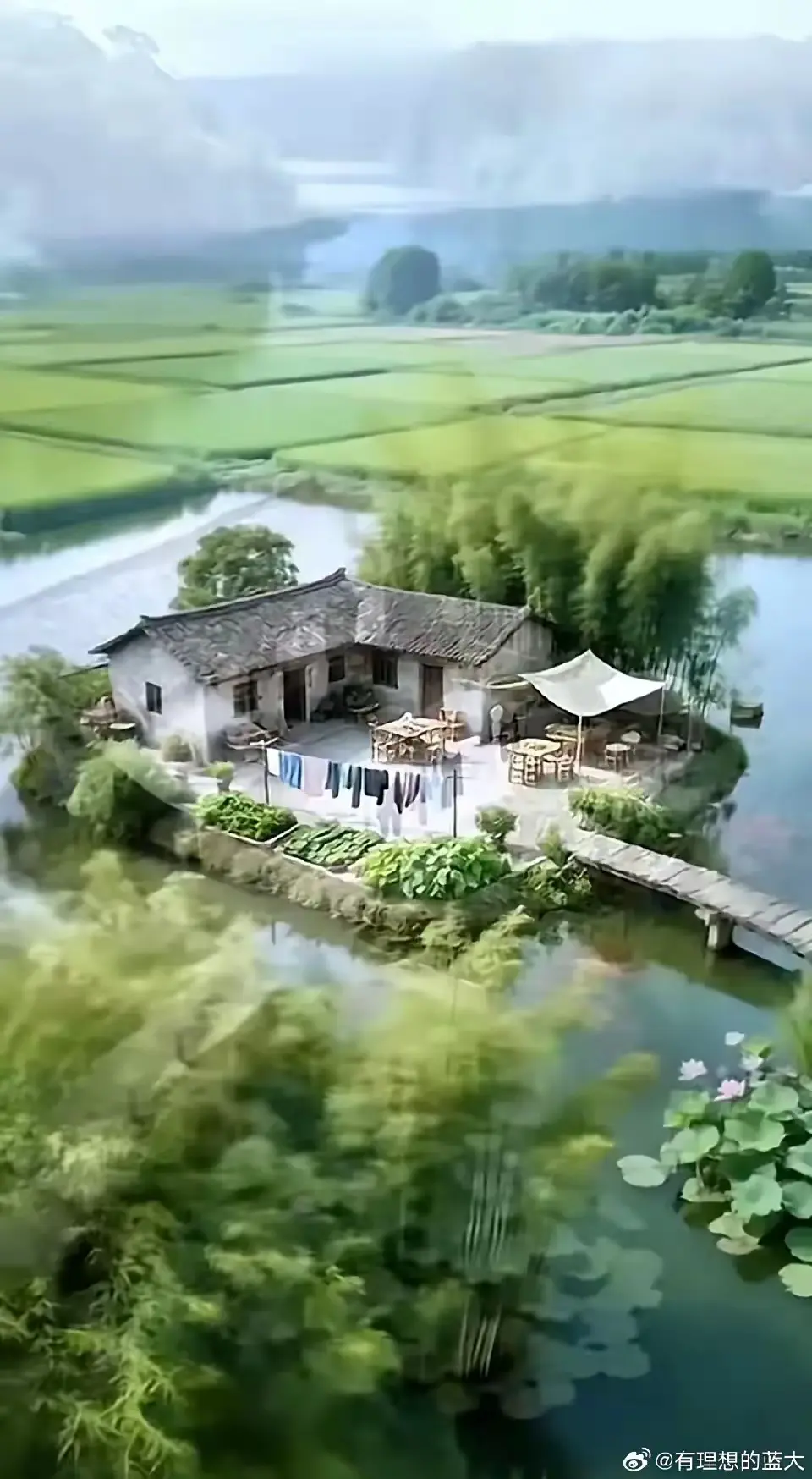 你愿意住这里吗？朋友说，如果住在这样的房子里，周围环境清静优美，给500万都不搬