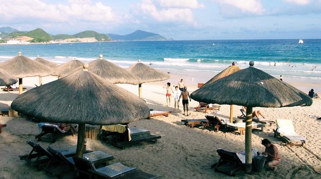 我闺蜜一对夫妻可太会享受生活了!每年都雷打不动去三亚过冬，一住就是四个月。接着第