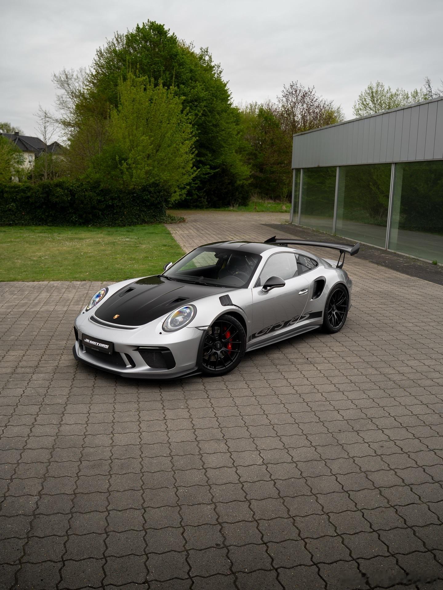 991还是992GT3RS？🤔你们会选择哪一个呢？...保时捷911豪车超