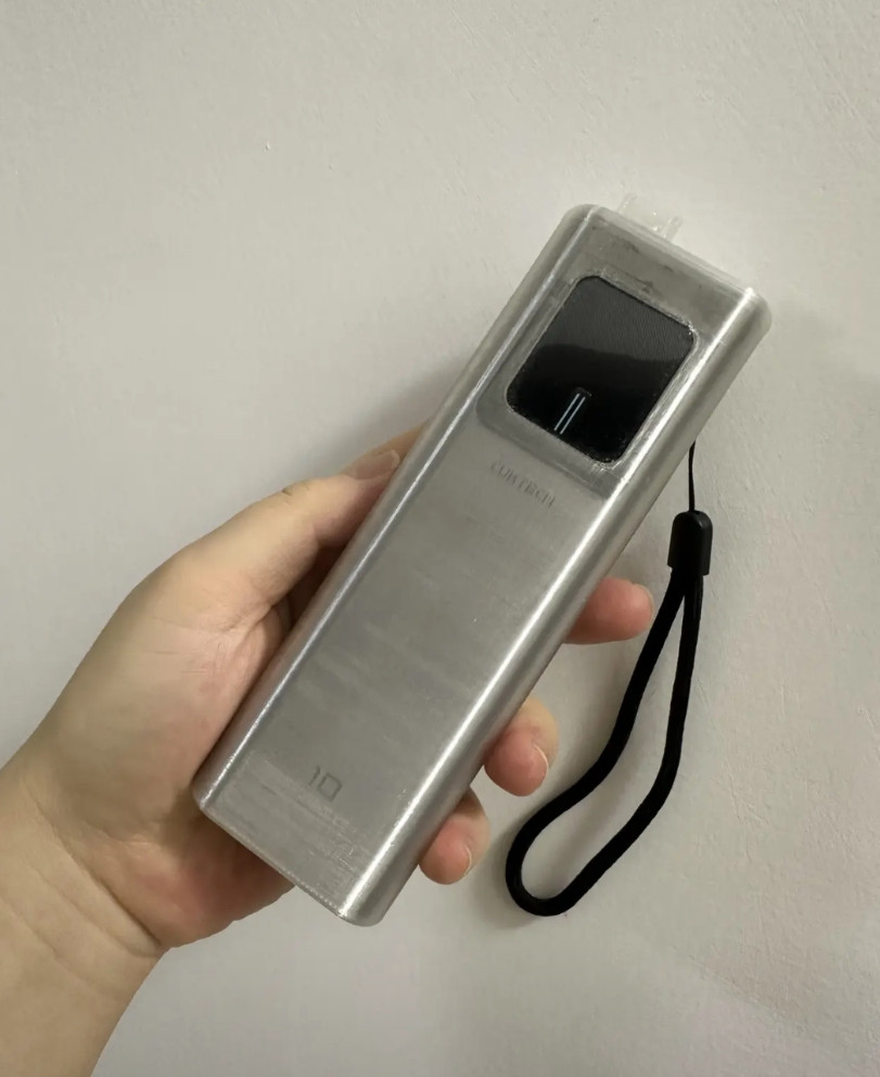 一分钱一分货在这一刻体现到了。在其他充电宝品牌都在撤回3C证书的时候，去年2