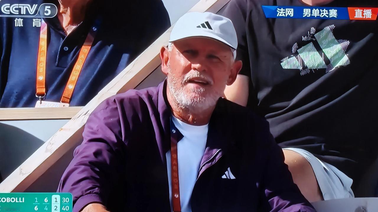 为“助子成龙”的老兹维列夫点赞当2026年法国网球公开赛男子单打结束的