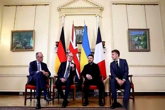 C位。这个词，现在真有点被玩坏了。以为坐中间的，就是主角，就是全场的焦点？有