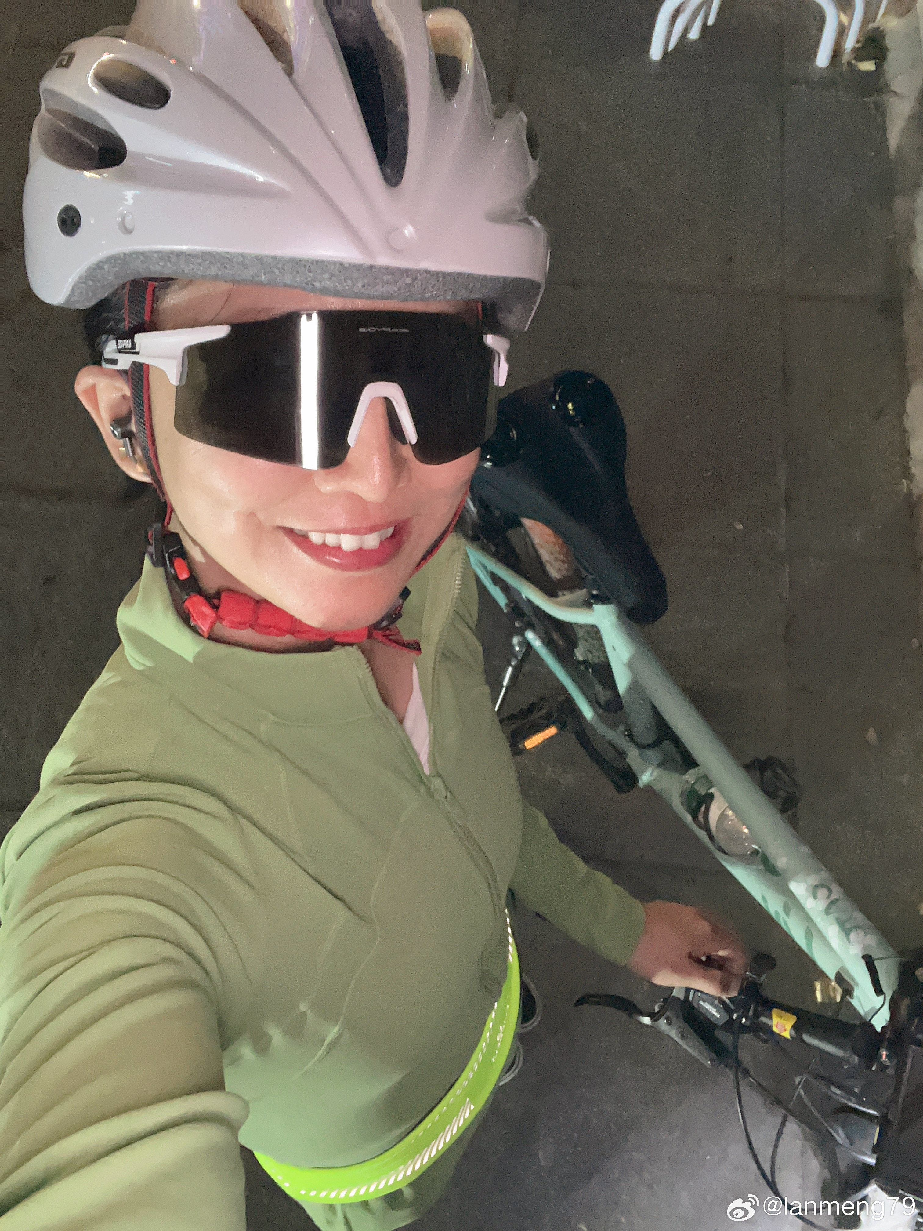 健身骑行日记🚴‍♀️秋季的一次要骑行16公里解压一下，找快乐☂️🍒