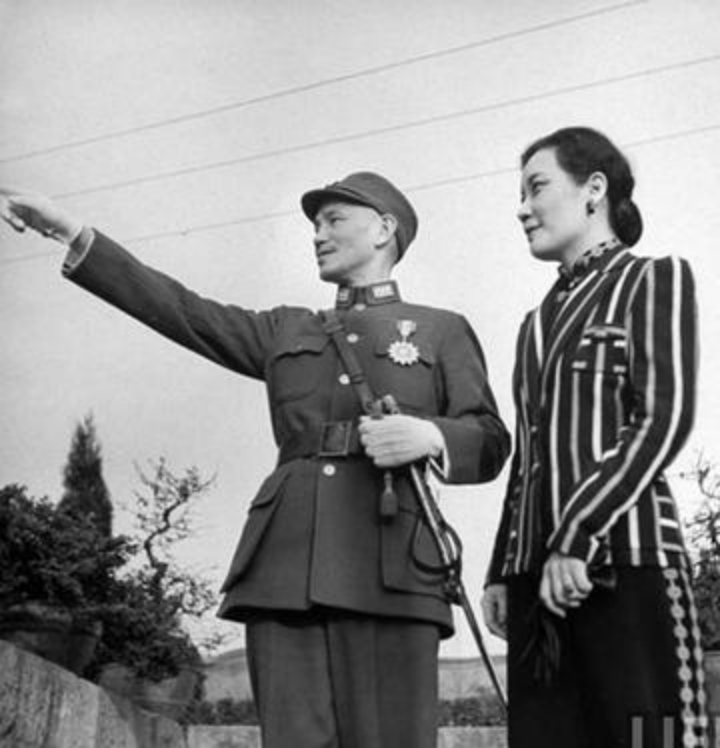 1950年，收到毛岸英牺牲在朝鲜战场的消息后宋美龄立刻将这个消息告诉了蒋介石。蒋