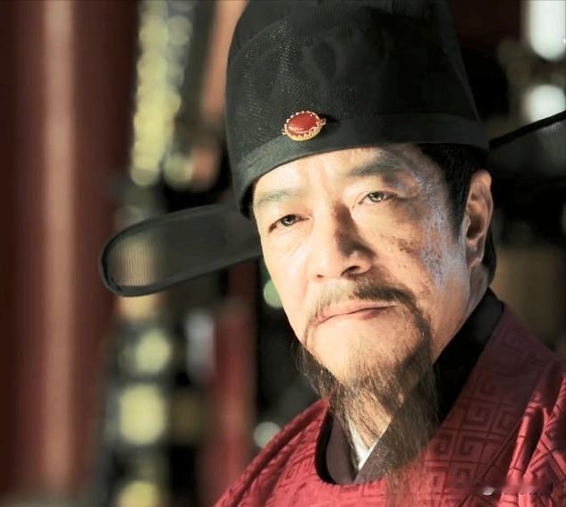 1521年，荒唐的正德皇帝朱厚照病逝，没留下半个子嗣。掌握大权的内阁首辅杨廷和，