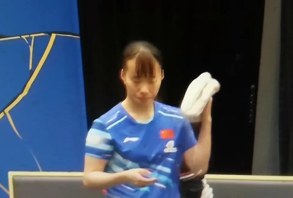 这就是实力，石洵瑶三局零封黄怡桦，轻松晋级。#万能生活指南#瑞典大满贯赛女