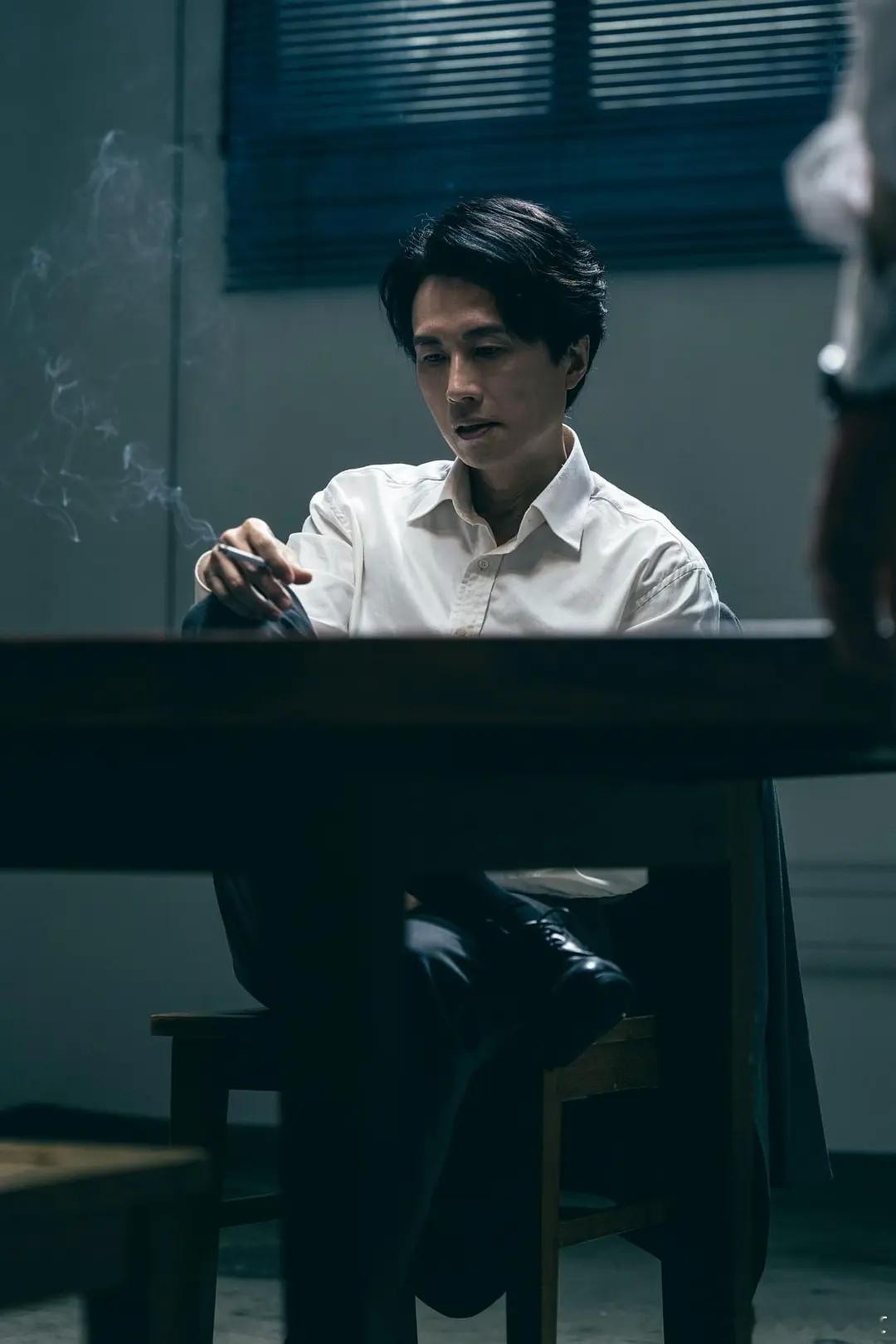 夜王终于看完《夜王》，看到子华神在电影里大秀身材，是整部电影的尺度担当。我就会