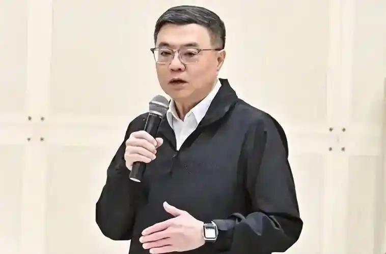 6月13日，台湾政坛又飘出一句耐人寻味的官话。台行政机构负责人卓荣泰，针对