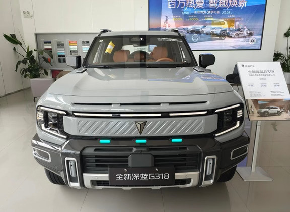 长安汽车的全新深蓝G318的智驾功能怎么样？全新深蓝G318采用华为的乾崑智驾，能轻松应对城区跟车、