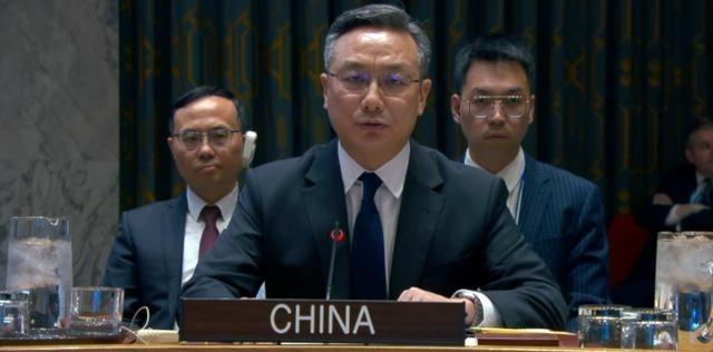 美军扣船刚48小时，中美安理会吵翻，孙磊一句话镇住全场谁能想到，中美在联合国安理