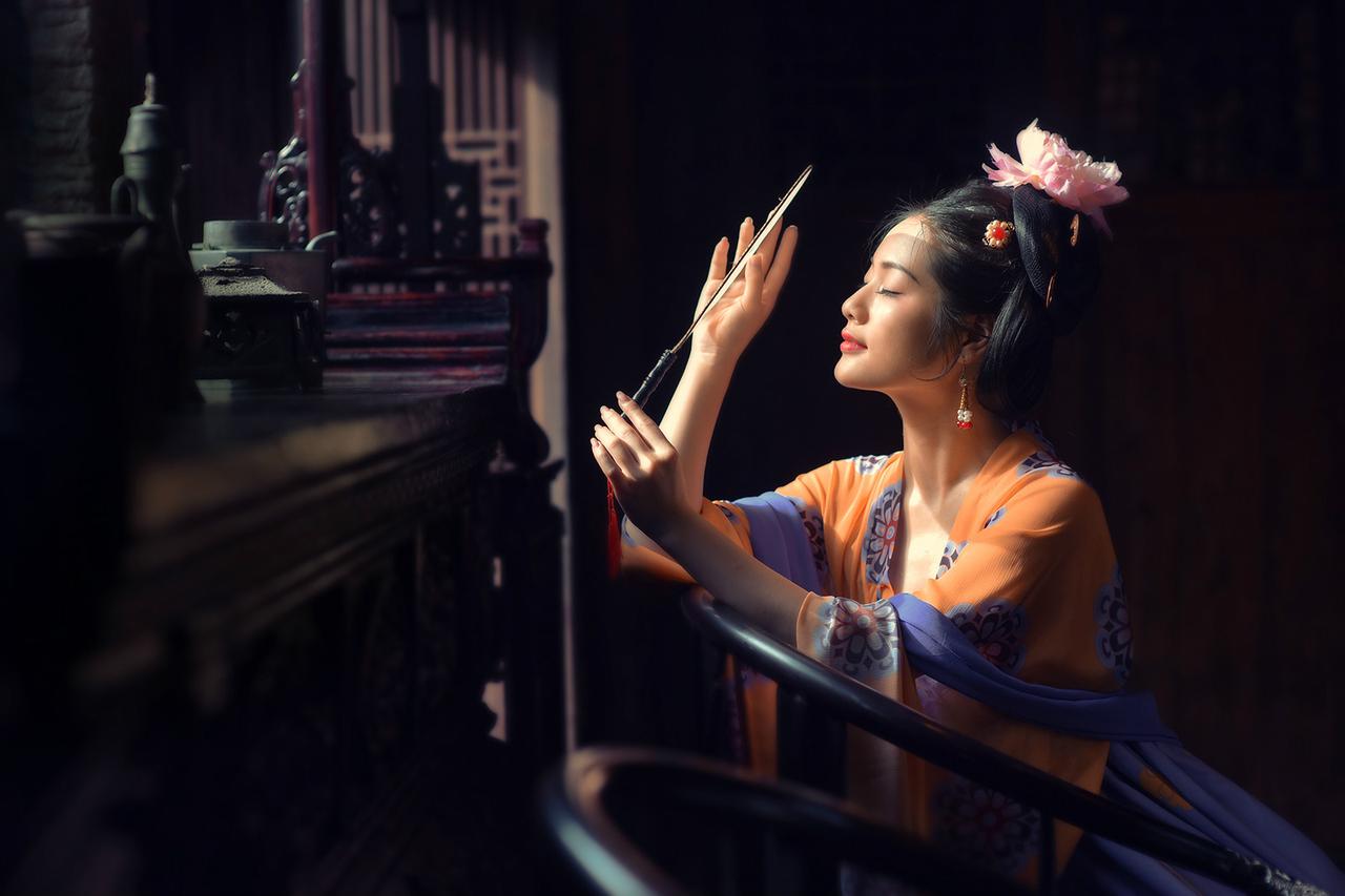 古代大家闺秀的闺房，都有什么东西？唐天宝十二载（753年），长安曲江边，