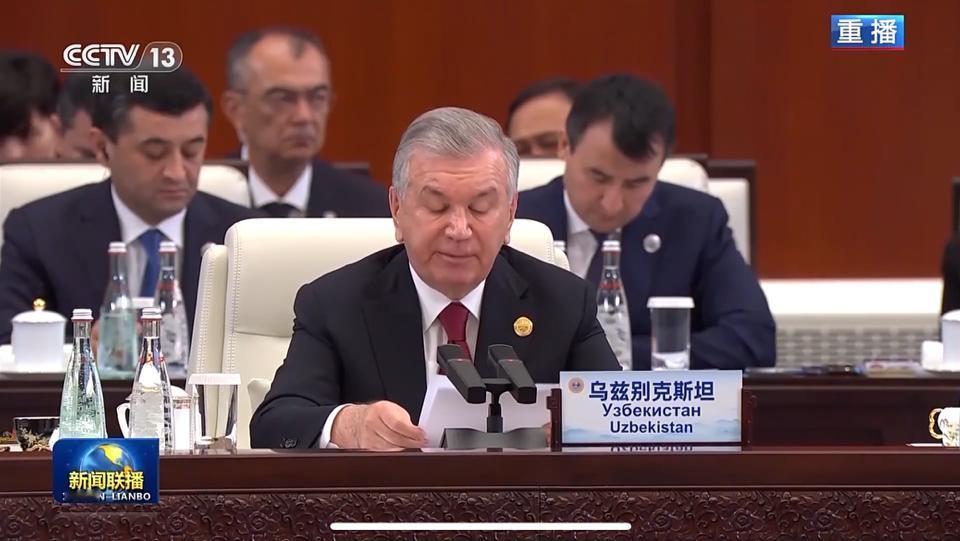 上合组织天津峰会用的什么水？网上对比了一下，像是农夫山泉玻璃瓶高端饮用水，3
