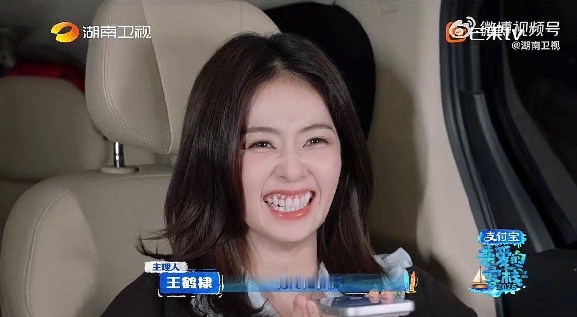 白鹿出场即掉马本想神秘登场，结果一说话就被认出来，白鹿这掉马速度也太快了！亲爱