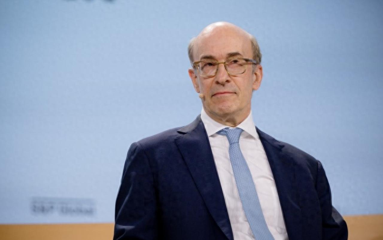 3月30日港媒专访中，国际货币基金组织（IMF）前首席经济学家、哈佛大学教授肯尼