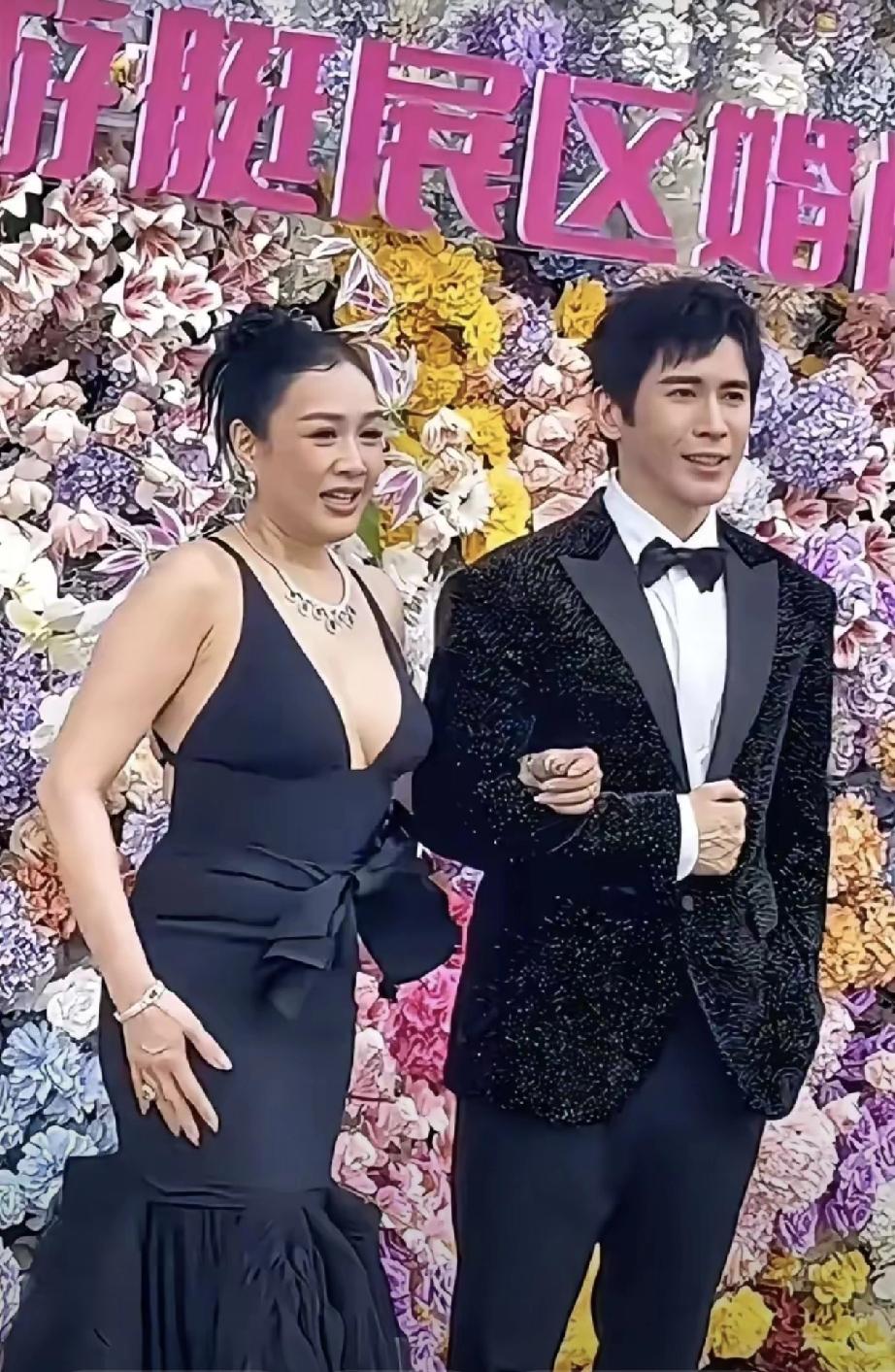 哎呀，妈呀！冻的瑟瑟发抖！半老徐娘了，还得靠这个吸引人眼球！钟丽缇和老公