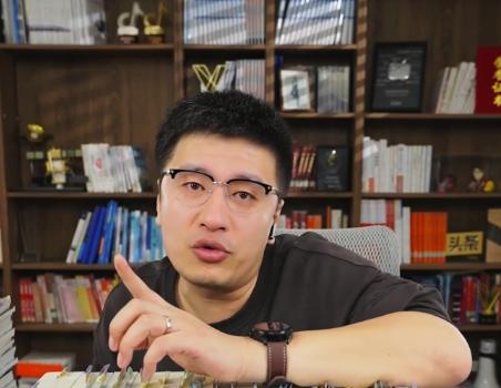 张雪峰突然离世，留下无尽遗憾与无数普通家庭的感怀