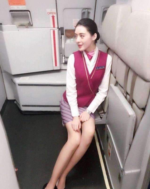 赵本山私人飞机上的空姐,人鱼身材“各方面全能”,年薪更是酸死人