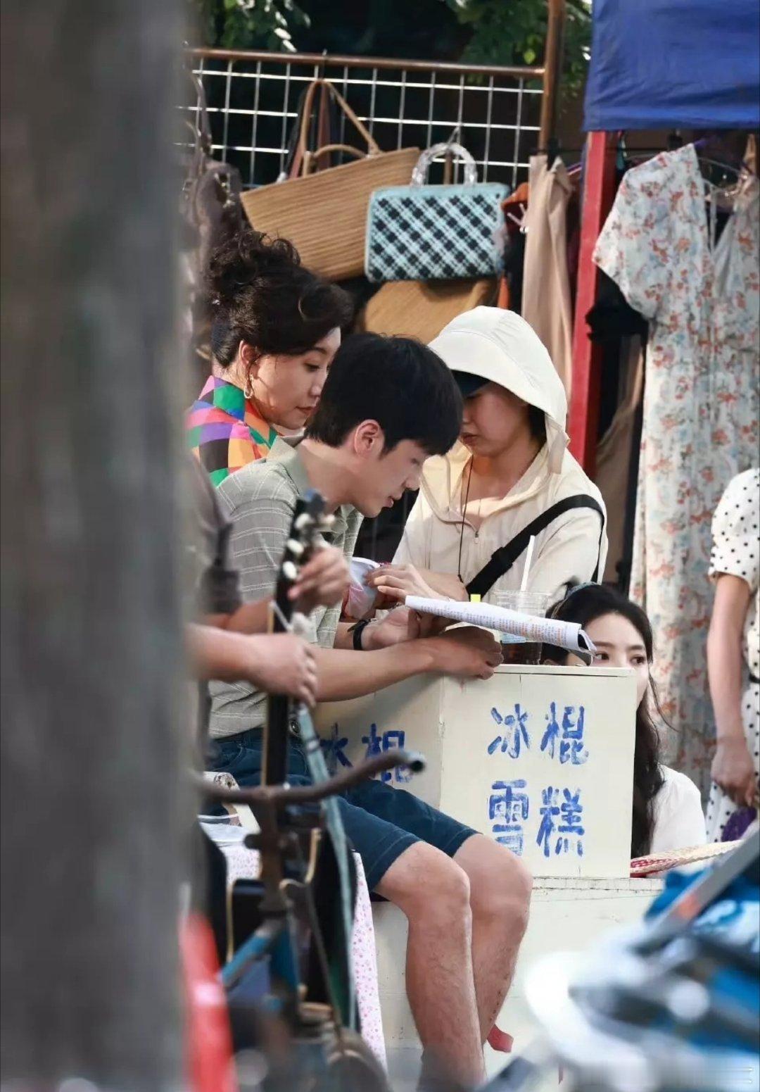章若楠好美啊，就算白宇也是明星，都被衬托的像个群演一样​​​