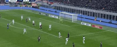 米兰还是那支红黑军团吗？球衣没换，但魂丢了。你看昨晚对萨索洛：60分钟领先后