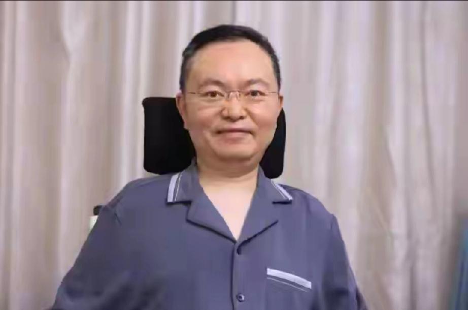 被骂自私倾家荡产不顾妻儿！蔡磊正面回应，一番话戳哭无数人渐冻症斗