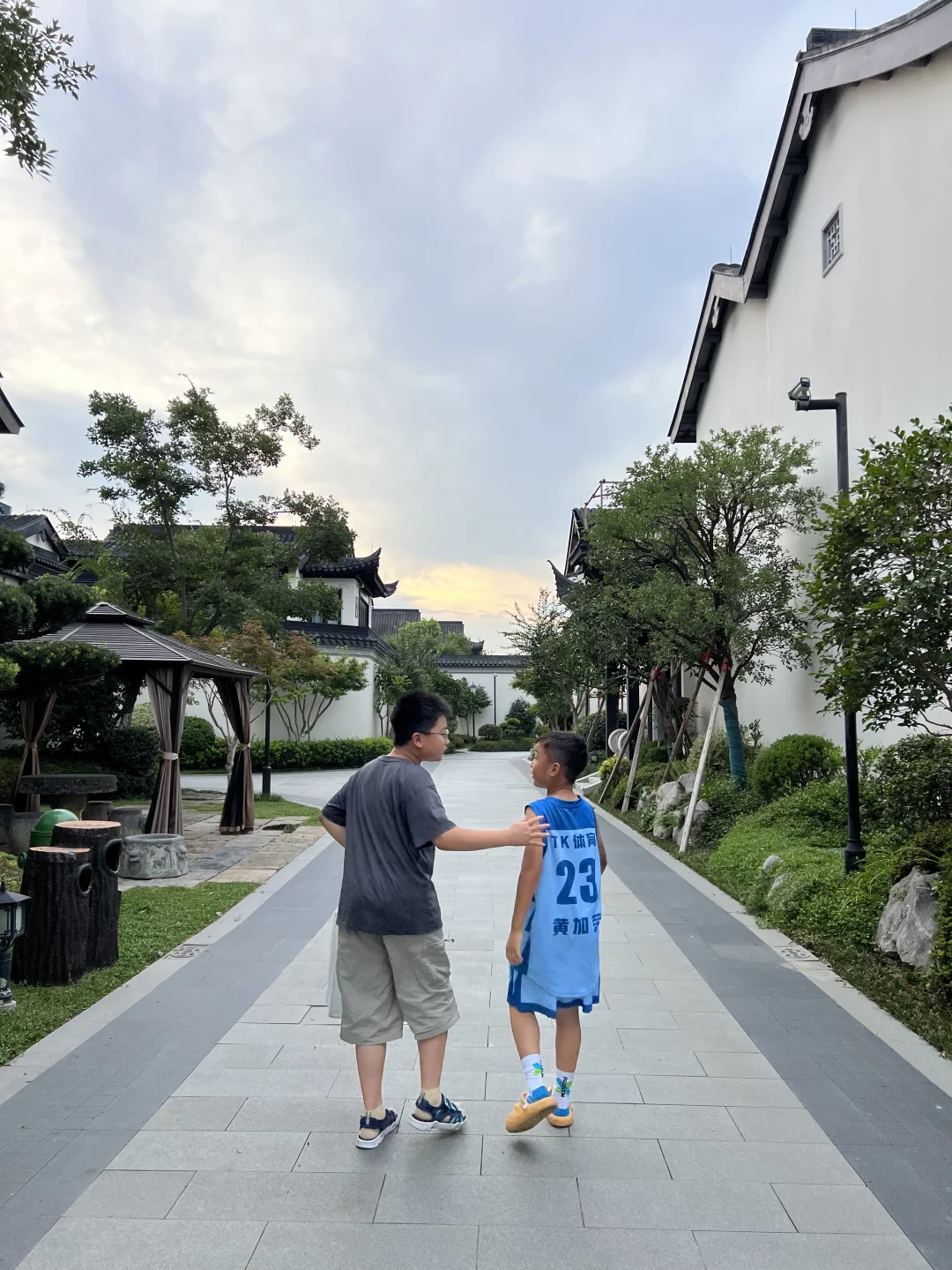 没人要的郊区别墅，竟让我们住出了幸福感