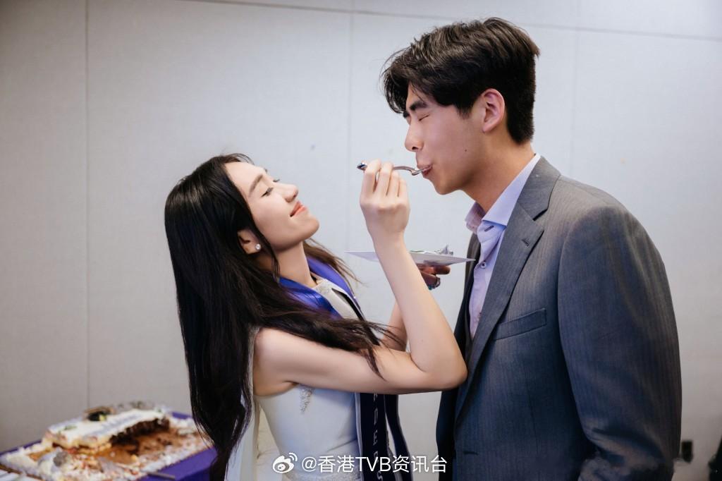赌王千金何超盈36岁奢华生日派对曝光7岁女儿与豪门闺蜜团轮流献吻庆生独欠学霸