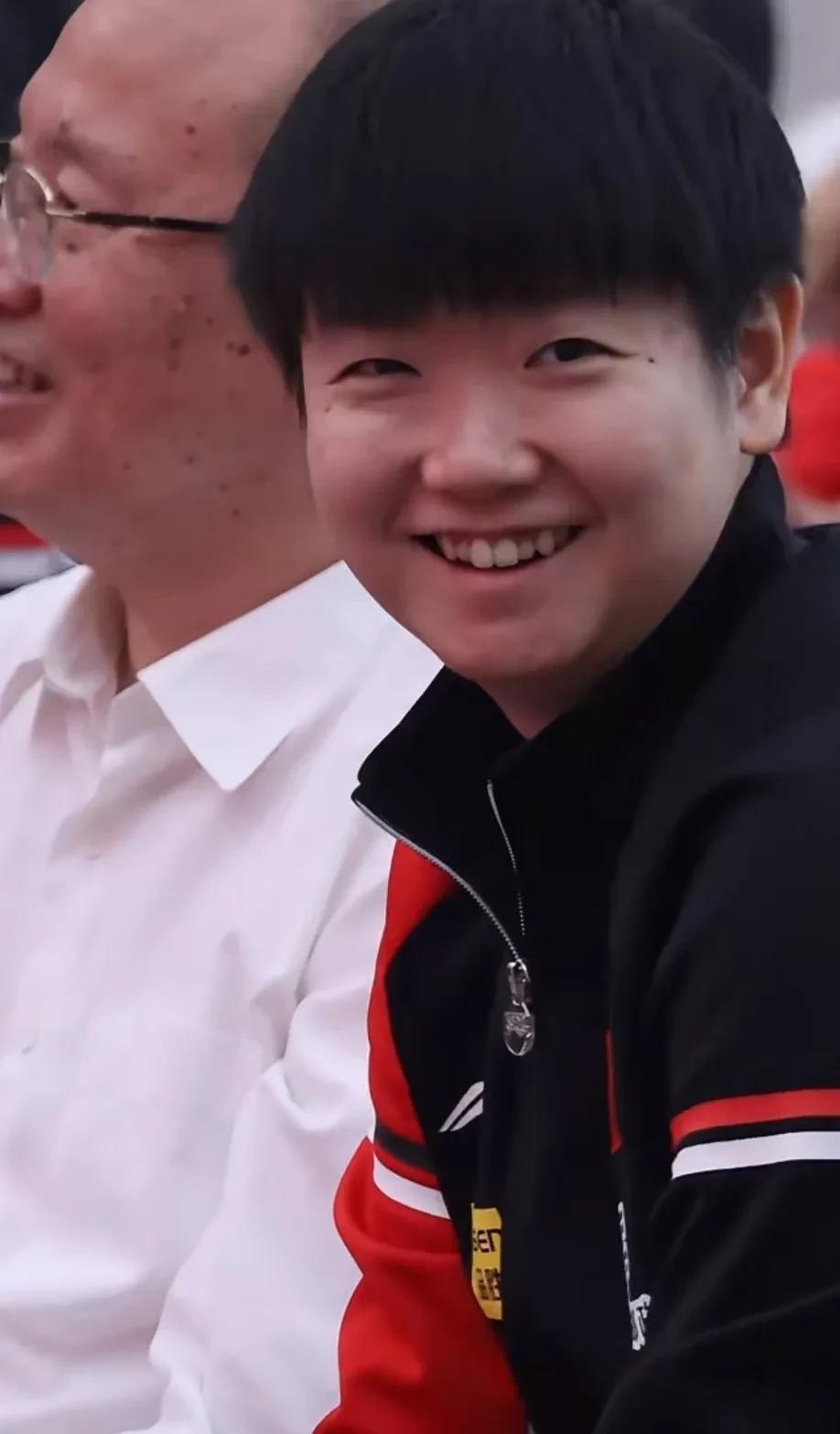 内向的哥开朗的妹[比心]她妹又在笑她河北的亲哥了！看到小莎笑就开心的不得了，