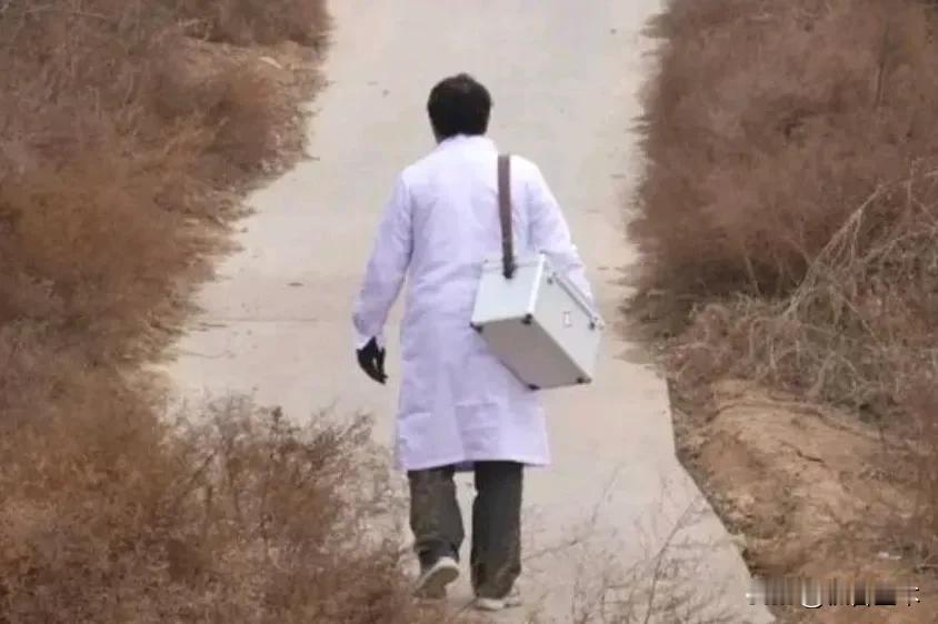 前几年腱鞘炎，一年多拇指不能弯曲，去医院医生直接给开了住院证让手术，而且说这个即