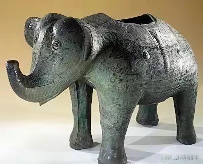 法国通过文物归还法案，最尴尬的就是英国了。毕竟当时是一块抢的，如今法国做出这一决