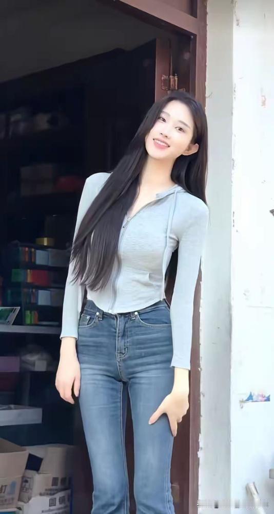 元气少女穿搭，让你秋冬也活力满满。像可爱的羊羔绒配棕色短裙就超赞。同色系咖啡色羊