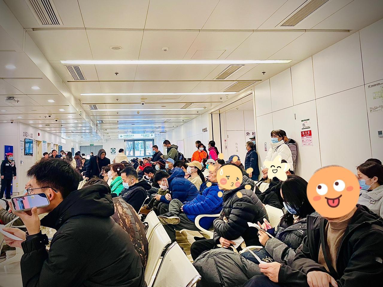 今上午在协和候诊，实在是无聊，想起来这些年我在协和看病的三件有趣的事。差不多十几