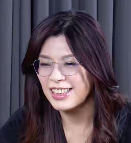 这反差，有点太大了！侯友宜缺席郑丽文就职仪式，给出的理由是市政行程多，让人目瞪口