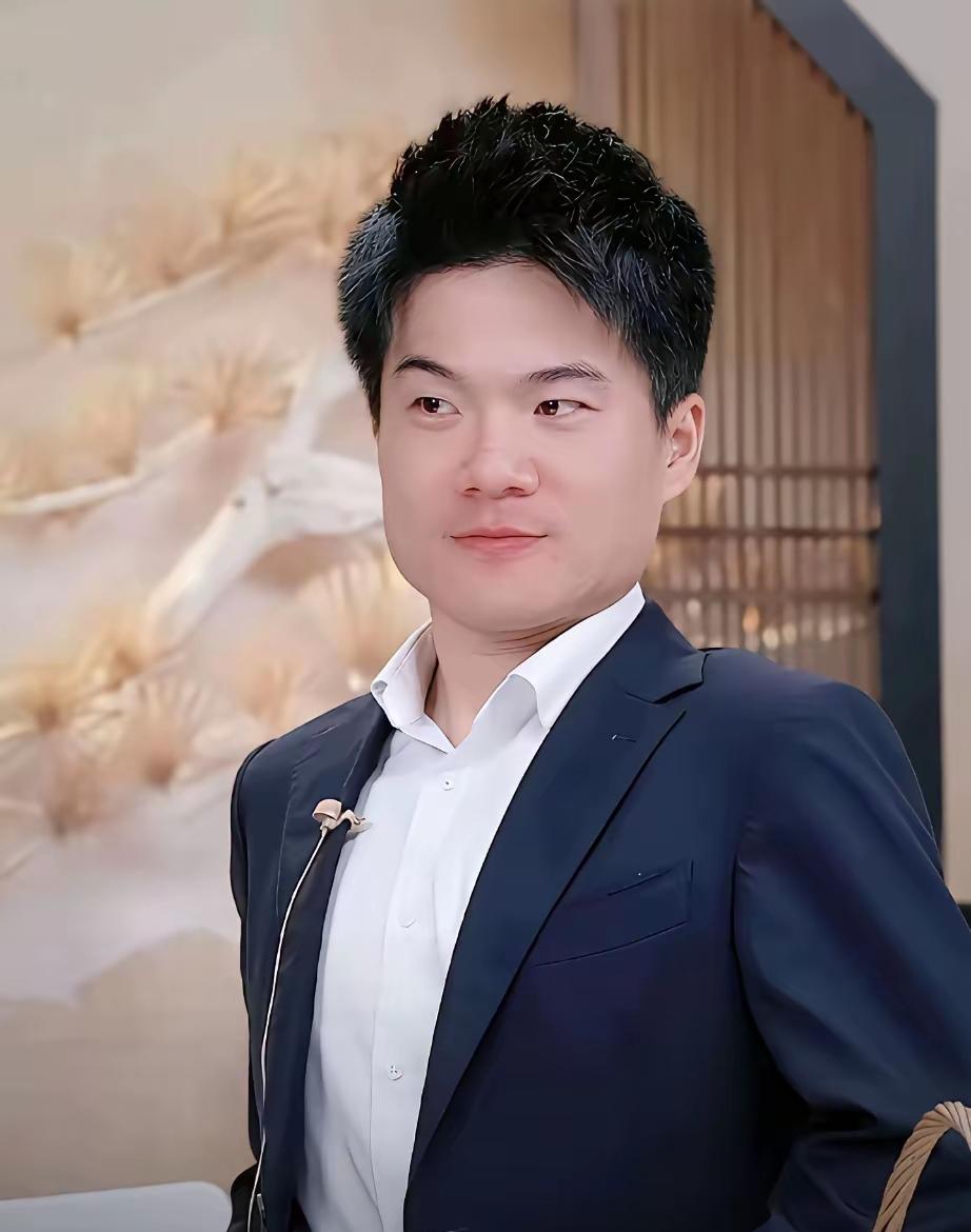 董宇辉能一直火，不是没道理。你看老罗当年卖货，明明有翻车，但就因为他敢直接
