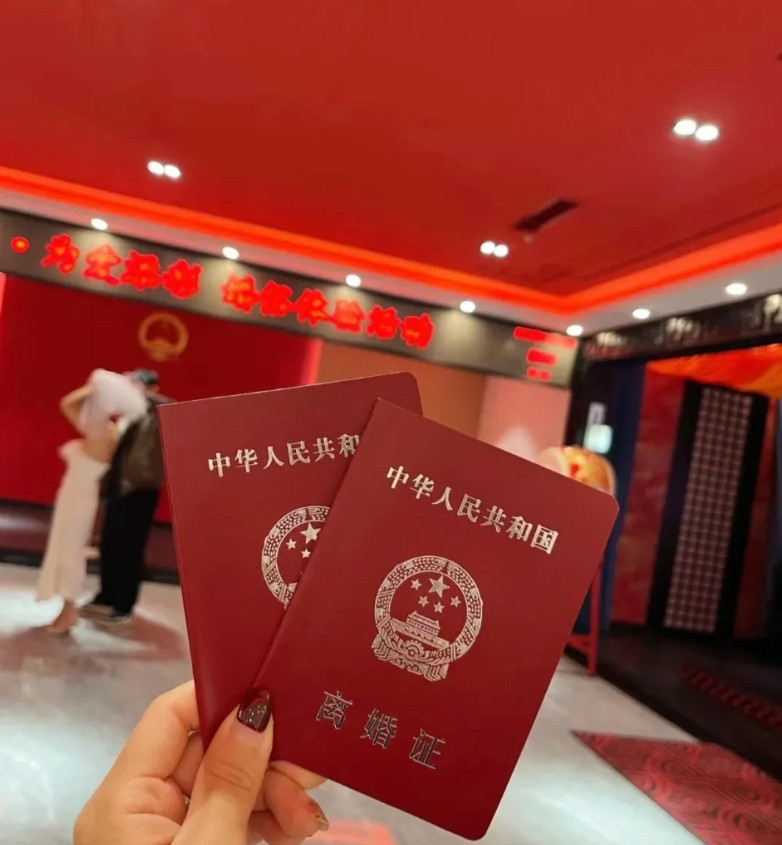 我表姐没有斗过她，婆婆离婚了两个孩子全都给了婆家，并且当年是净身出户净身出户的目