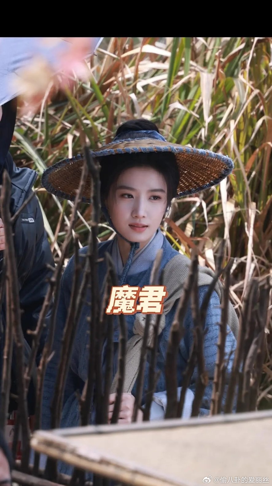 卢昱晓特别爱接一些土了吧唧的角色